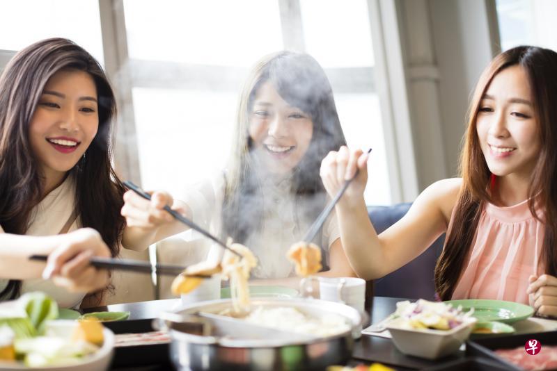过年吃火锅，除了方便，更添热闹气氛。（iStock图片）