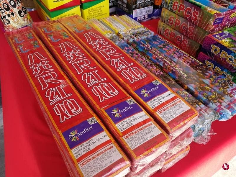 马来西亚及柔佛警方都表示，鞭炮仍是违禁品，当局也并未批准民众在农历新年前后燃放鞭炮。（星洲日报） 