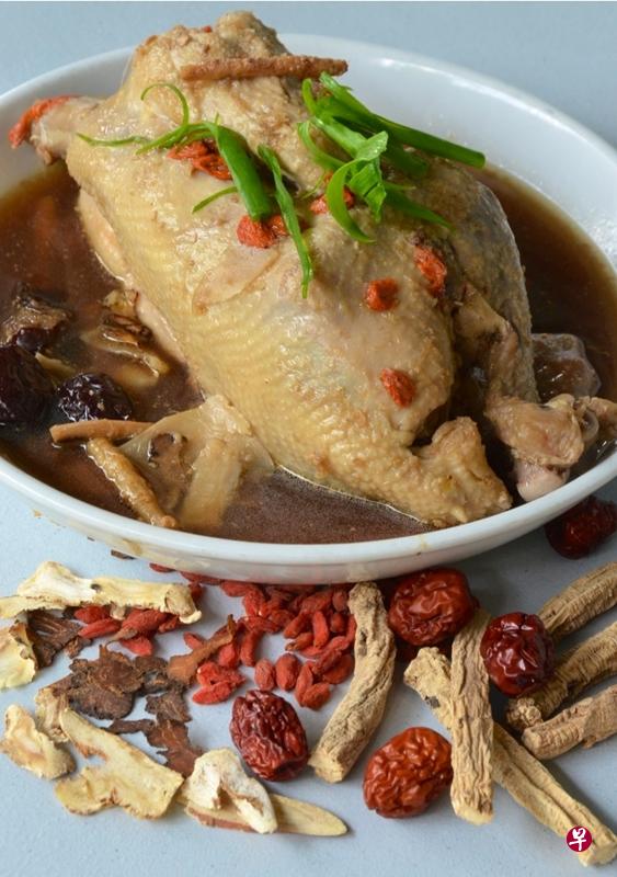 药材鸡汤（档案照）