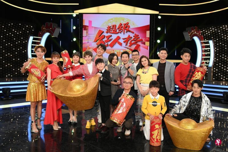 《超级红人榜第七届男女歌合战》载歌载舞。