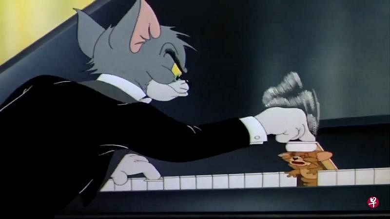 《猫协奏曲》（左图）和《兔子狂想曲》（右图）因为桥段过于相似，在主角弹奏钢琴曲《匈二》时，让老鼠不断地捣蛋，引起了抄袭纷争。（互联网）