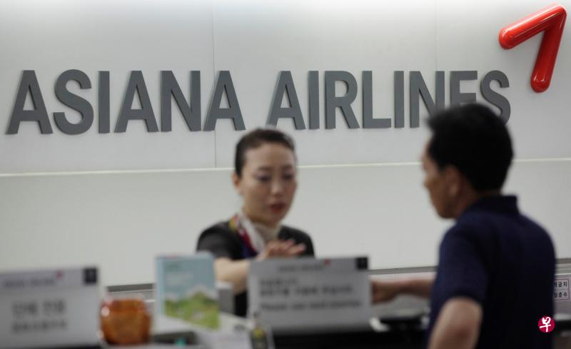 韩亚航空将为所有旅客免费退改签机票，并决定向疫情严重的武汉伸出援手。（路透社） 
