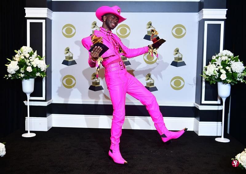 Lil Nas X死亡芭比粉套装。（法新社）