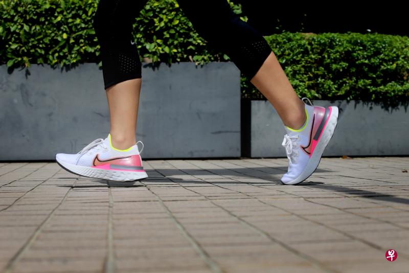 Nike React Infinity Run跑鞋旨在减少运动伤害，通过生物力学和缓震科技，让跑者在跑步时得到更稳定的支撑。（严宣融摄） 