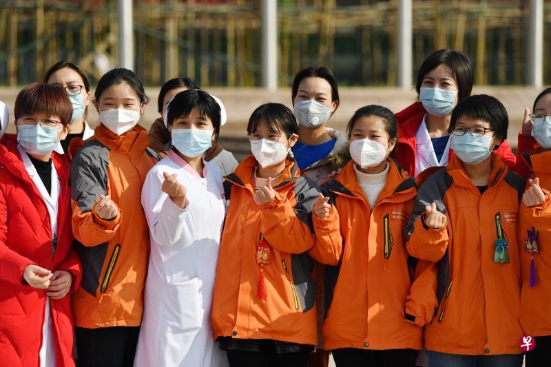 图为西安国际医学中心医院212名医护人员组成的医疗队2月3日启程前往湖北武汉的合影。（新华社）