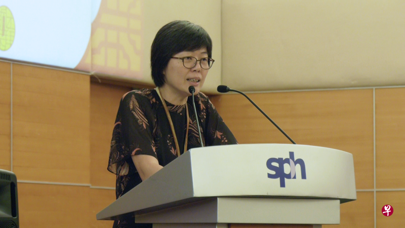 华文媒体集团昨天举行新春团拜会，集团社长李慧玲在团拜会上宣布，集团将于来临的星期天制作网络直播节目，希望在这个人人自危的非常时期传递正能量，同时呼吁公众捐款为在前线对抗新型冠状病毒疫情的人员提供支援和物资。