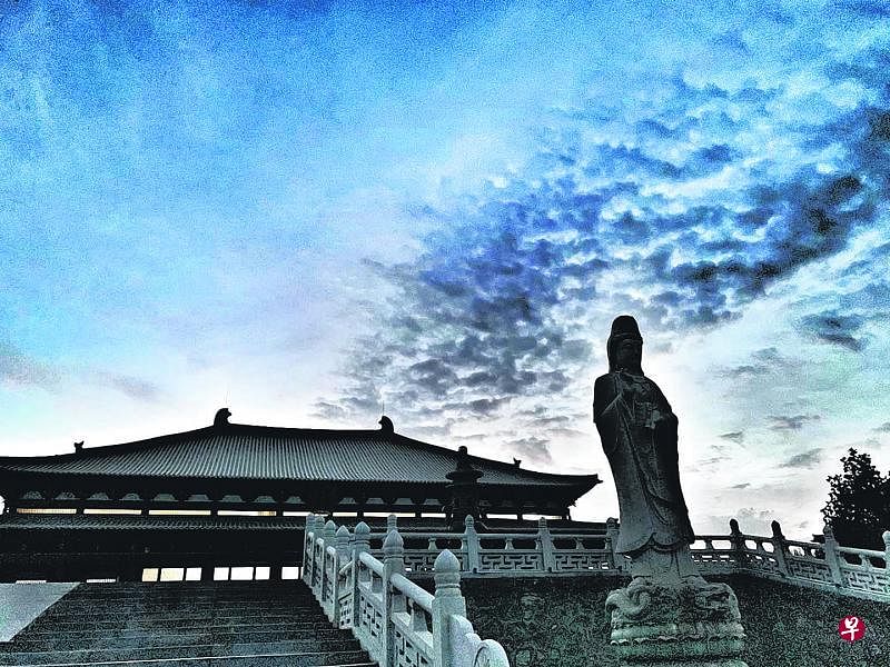晨光中的雷音寺。（吴晓媛摄）