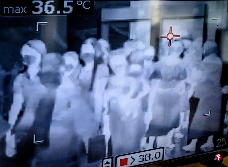 作者说，新冠疫情与沙斯（SARS）疫情在所处环境、影响范围以及应对措施方面存在诸多不同，但对金融市场的冲击则存在相似之处。（法新社）