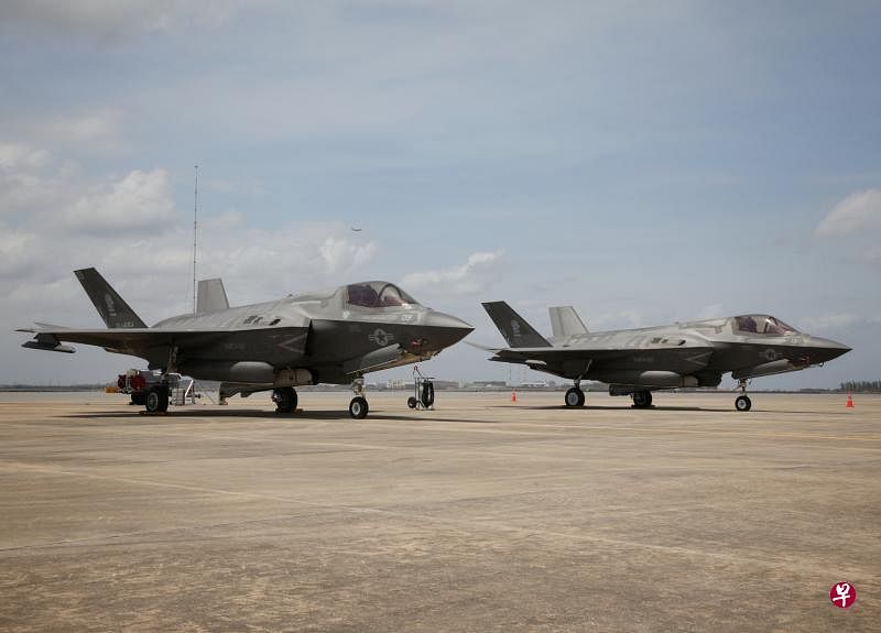 　国防部向美国购买的四架F-35B型战机初期阶段会先在美国进行训练和测试。图为美军今年派出的同一型号战机，首次在新加坡航空展飞行表演上亮相。（林泽锐摄）
