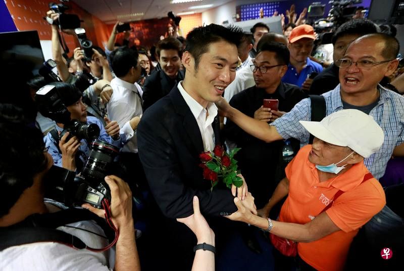 塔纳通2018年3月创立未来前进党，并在2019年3月的全国大选中得票第三多，一跃成为主要政党。（法新社） 