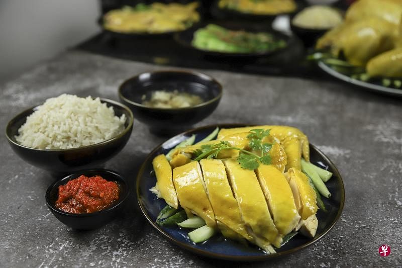 “郑家鸡饭”以上乘食材和传统方式，力求重现古早味鸡饭。