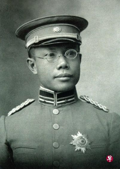 年仅32岁的伍连德以丰富的学识，严格按科学办事的精神和卓越的组织才能，受到政府的信赖和国际医学界的赞赏。1911年5月伍连德在紫禁城受到皇帝接见，当时是摄政王戴沣代表年幼的宣统皇帝接见他，授予陆军蓝顶军衔并被免试赐封医科进士。俄国和法国也授予他荣誉衔。伍连德一时被国内外誉为防疫科学的权威。