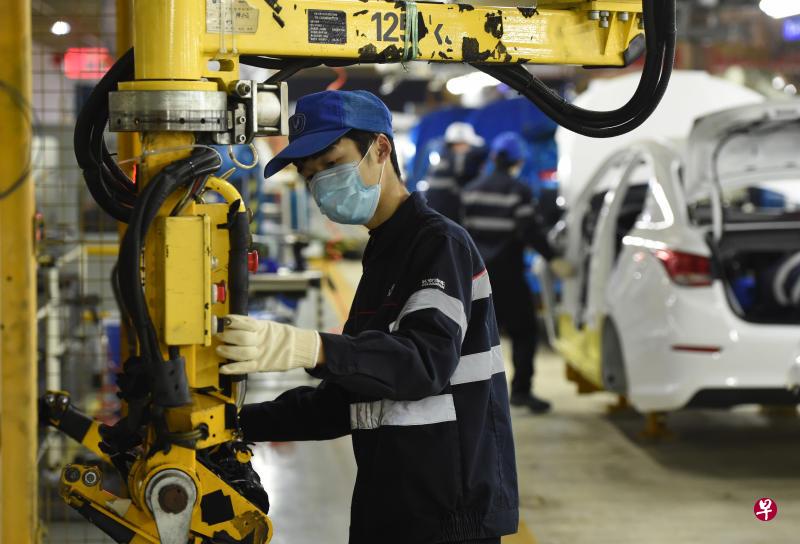 合肥市高新技术产业开发区内企业在做好防控疫情基础上，陆续复工复产。（新华社）
