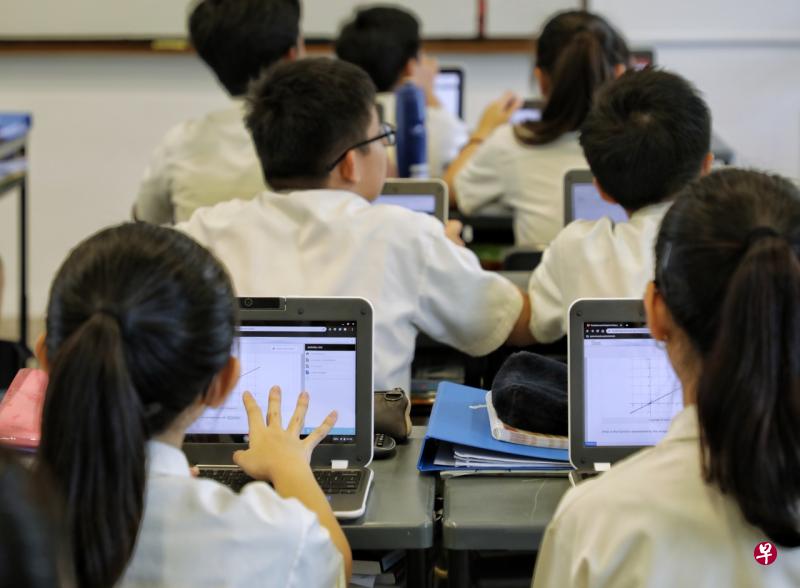 到了2024年，所有中一学生各有一台笔记型或平板电脑，可用来登陆“学生学习平台”进行课堂活动与自主学习。（林国明摄） 