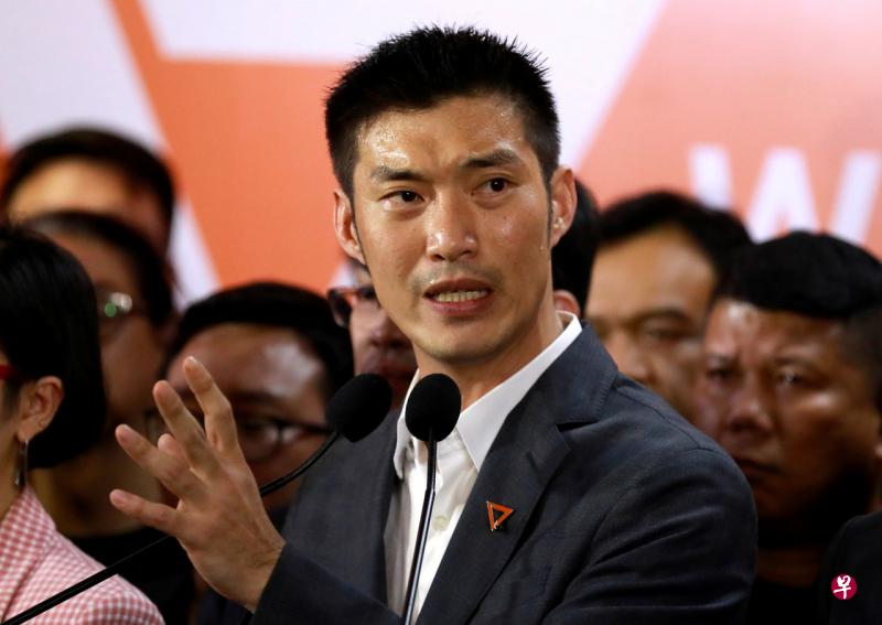 宪法法院以未来前进党非法接受党魁塔纳通贷款为由，下令解散该党。（路透社） 