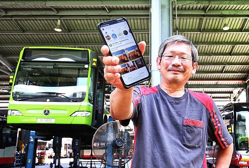 通过“面簿工作坊”应用，陈荣华能获得公司 即时发出的通告和消息。（萧紫薇摄）     