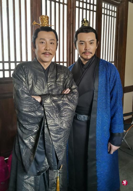 崔鹏和资深演员陈道明（左图左）、黎耀祥（右图左）分别合作过。（互联网）