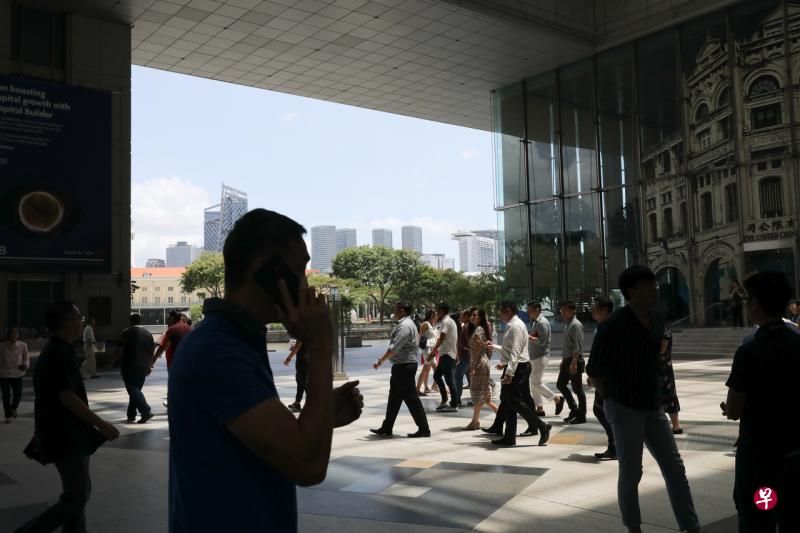 为持续支持本地员工就业，政府决定延长雇佣补贴计划四到七个月，但各行业将按复苏情况获得不同程度的援助。（档案照片） 