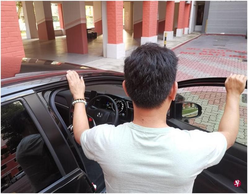 小李说，冠病疫情暴发后，私召车生意大减，有时开16个小时才净赚70元，每周还得还511元的车租，应付得很吃力。