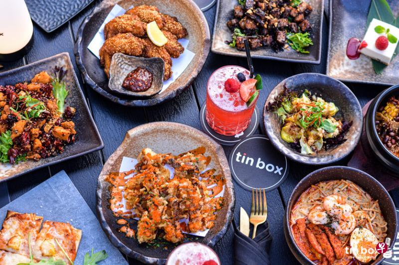 Tin Box The Live House推出点主食送饮料的促销活动。