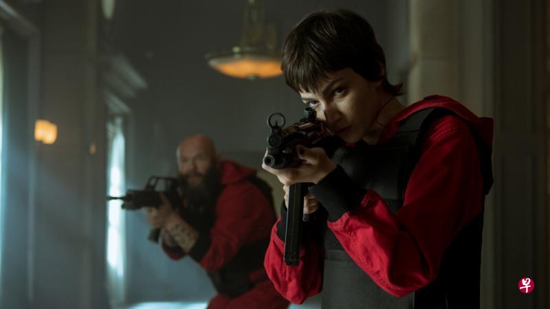 疯狂匪徒在《纸房子4》打劫西班牙银行金库。（Netflix提供）