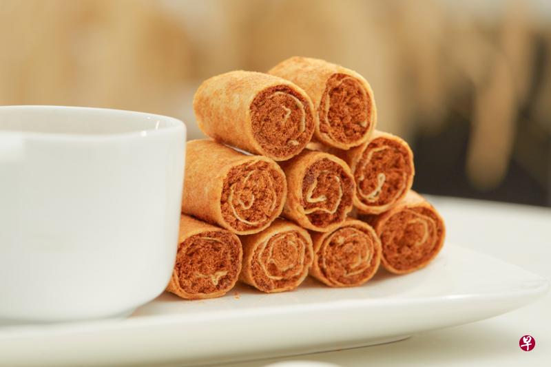 到金文泰广场的美珍香购买烘烤小点金丝卷（Golden Floss Roll）可享15％折扣（原价$ 11.50）。（商家提供）