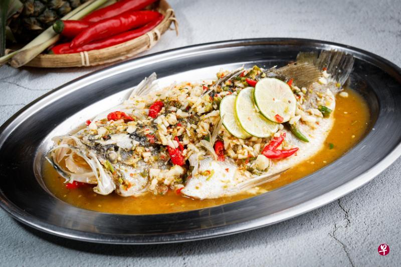 Soi Thai Soi Nice泰式蒸鲈鱼。（商家提供）