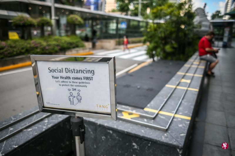 保持社交距离现在已不足够，大家必须尽量呆在家里，以杜绝冠状病毒的传播。