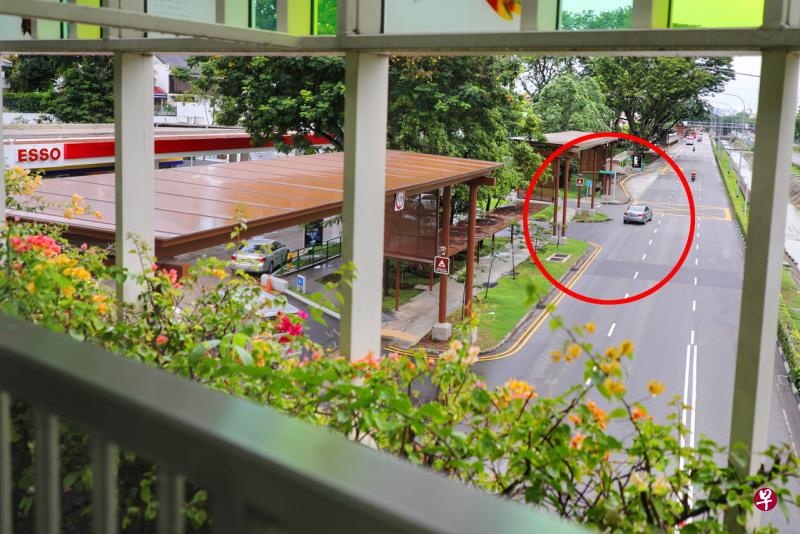 马赛地相信在切换车道后欲左转进入雅舞道时，被电单车从后撞上酿祸。 （林国明摄） 