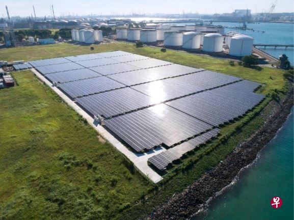 裕廊集团将在明年在集团旗下一些空置工业用地，以及工业与商业建筑屋顶，安装82兆峰瓦的太阳能板，所产电量相等可为超过1万4600户家庭供电一年。（裕廊集团提供） 
