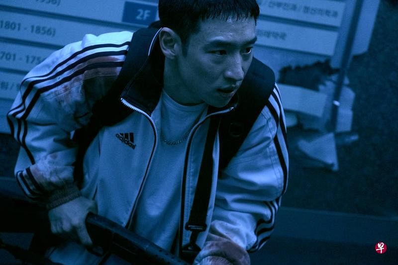 李帝勋在戏里被不明杀手追杀。（Netflix提供）