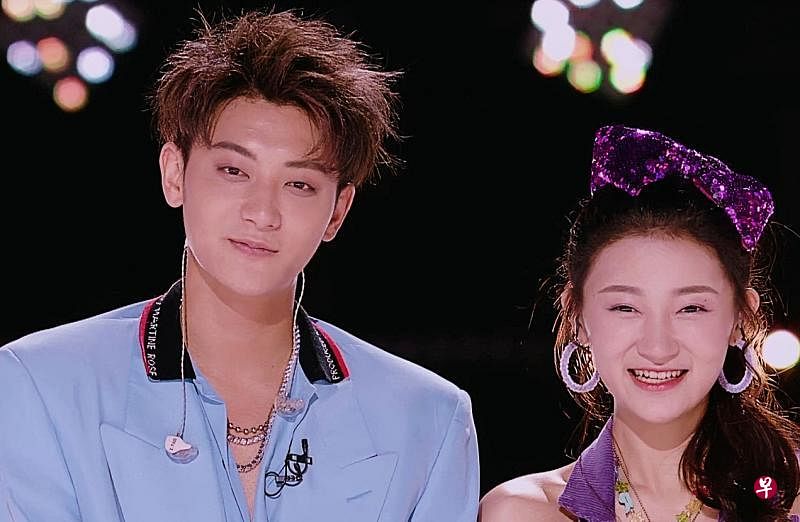 学员孙如云（右）撞脸导师之一的黄子韬。