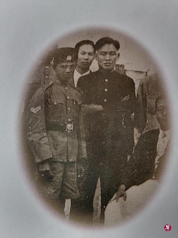30年代的制服警察和便衣警探。（摄自《为国服务》）