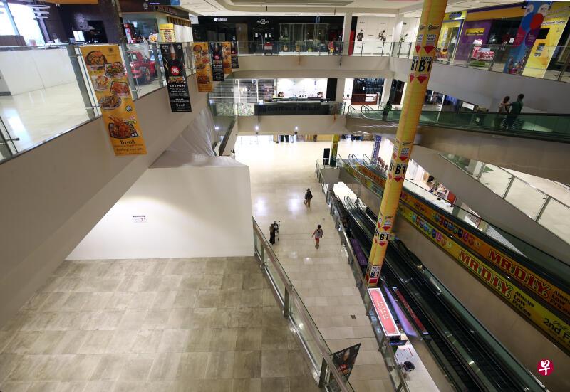 我国4月份零售销售大幅下滑，同比下跌了40.5％。（萧紫薇摄） 