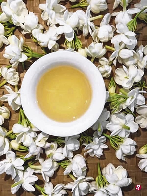 老北京至今仍然最爱茉莉花茶，雅客造访，这是最高的礼节。（互联网）