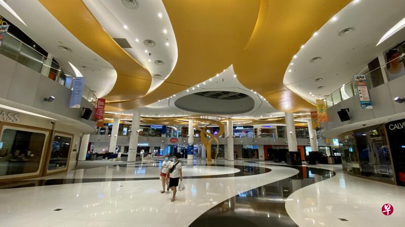 6月18日晚上11时59分后，零售实体店可重开。（邝启聪摄）