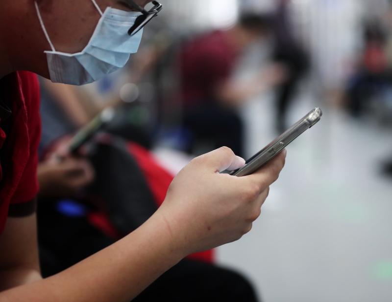 政府正式颁发5G网路经营执照给电信业者新电信以及由星和与第一通（M1）组成的联营公司，并强调业者会采用多元化的供应商。（档案照） 