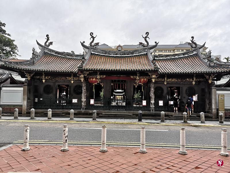直落亚逸穿街走巷，以天福宫为中心。