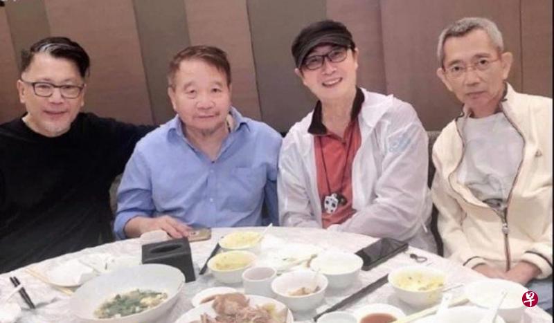 邓衍成（右起）上个月还跟刘松仁、导演李惠民、查传谊吃饭合照。（互联网）←邓衍成堪称香港罪案题材电影第一导。（互联网）