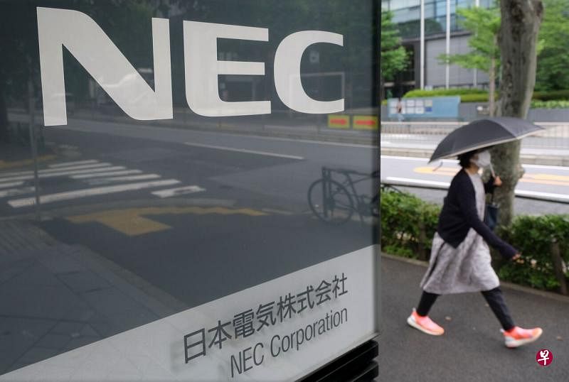有报道称，英国政府要求日本帮助建立其5G网络，日本电器（NEC）和富士通（Fujitsu）公司可能成为英国5G网络设备的供应商。（法新社） 