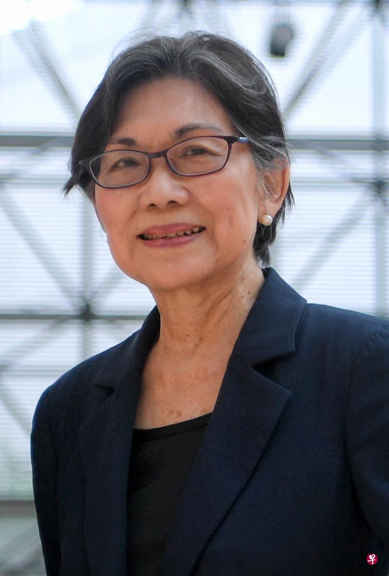 巡回大使陈庆珠教授认为，随着经济的发展，人民行动党政府朝四个与众不同的方向发展，逐渐形成了新加坡经济模式的特色。（海峡时报档案照）