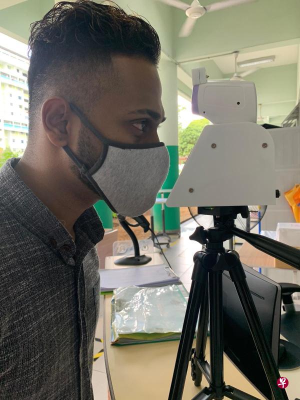 有了体温仪，能省下前台人员须为访客和员工测量体温的麻烦，腾出的时间可花在其他工作上。（瑞那拉耶拿教会提供）