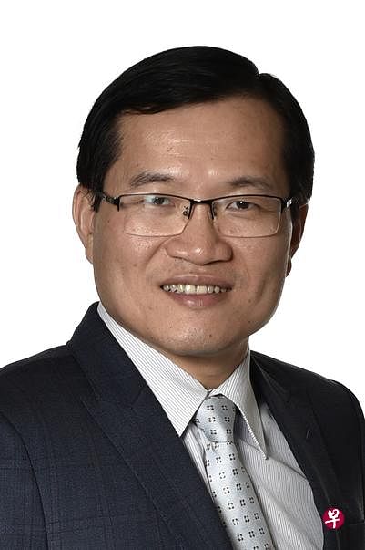 李冠辉医生说，感染B型、C型和D型肝炎病毒后可能会发展成慢性炎症，进而造成肝硬化和肝癌。（受访者提供）