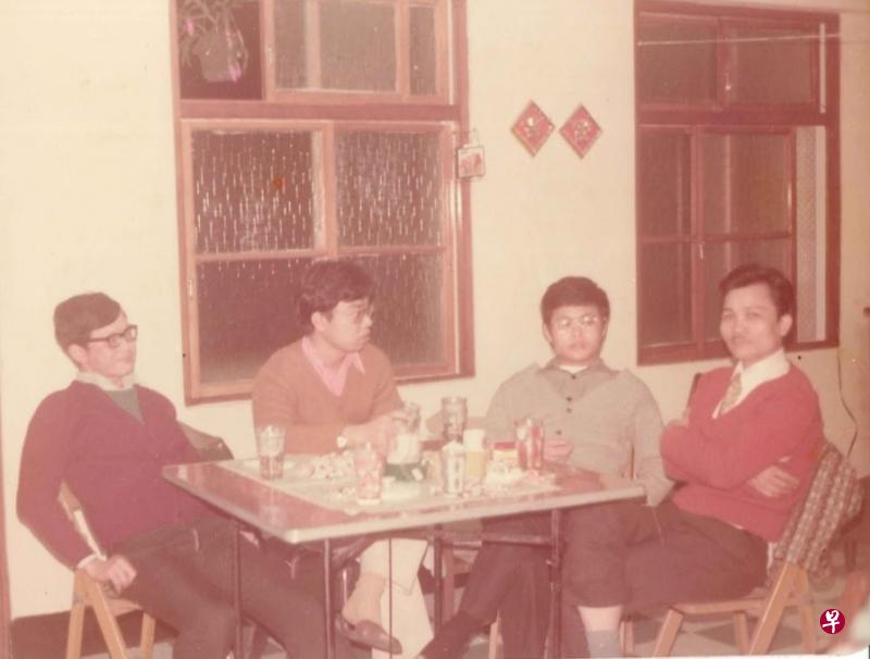 ←（左起）陈慧桦、李有成、杨牧与罗门合影于1977年左右。（作者提供）