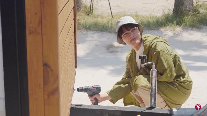 吕珍九拍摄《小屋漫游韩半岛》，带给观众安慰的同时，自己也感受到有疗愈作用。（tvN提供）