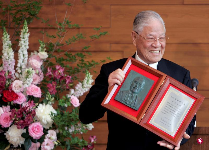 李登辉曾于2007年6月1日在日本东京领取第一届后藤新平奖。该奖项主要是表扬对日本国内外发展有所贡献的人。（路透社）