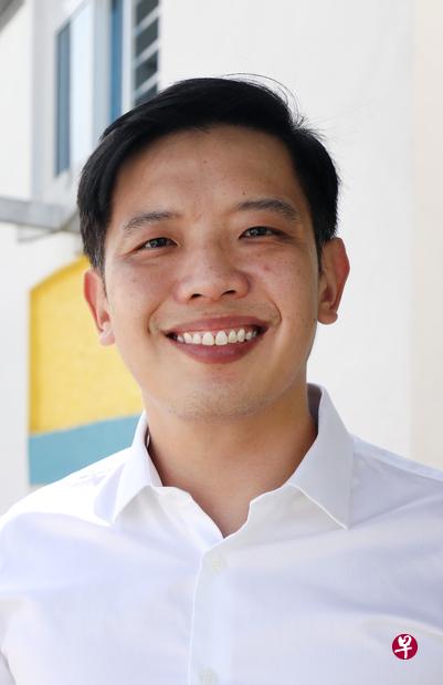 八年前，我的儿子在国庆日前一周出生，医生怀疑他患脑膜炎，须入住新生儿加护病房进行腰椎刺穿检查。身为新手父母的妻子和我都很心疼。我们守在他床边超过一周，一家人的第一个国庆日是在医院度过，还好儿子最终确认没事。当了议员后，这段经历不时提醒我，我们是在为下一代打造未来，这是个不容轻忽的责任。——丹戎巴葛集选区新议员陈圣辉