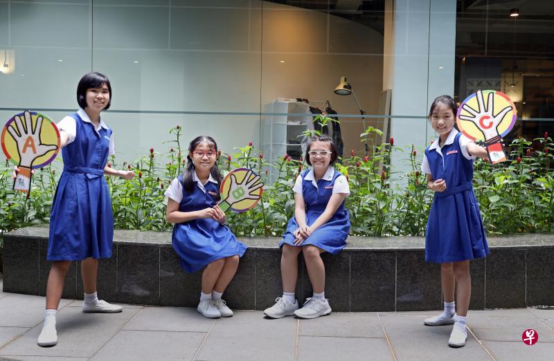 代表菩提学校参赛的黄意颖（左起）、曹霈萱、洪尚彤和宋佩璇首次闯入小学组决赛就一举夺冠。（严宣融摄）