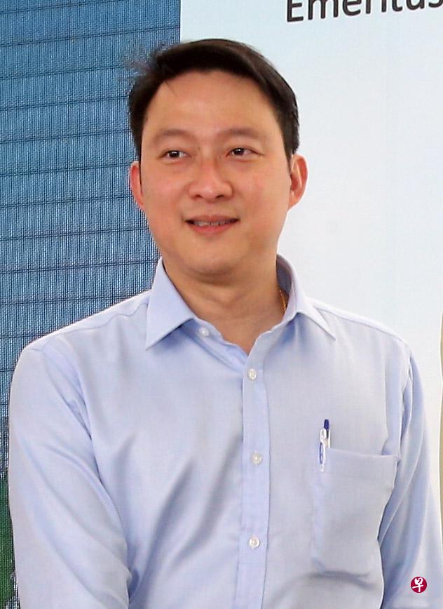原交通部兼卫生部高级政务部长蓝彬明医生，9月1日重起加入鹰眼科中心，出任总裁兼小儿眼科和成人斜视部门主任。 