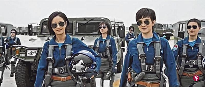 《护航》展现中国空军女飞行员的飒爽英姿和肩负的重任。（受访者提供）